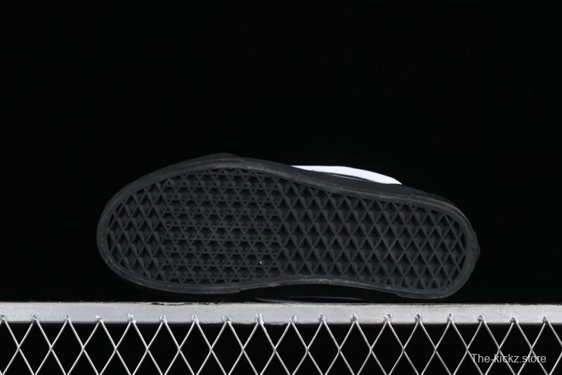 Vans Classics Knu Skool Retro Skate Shoes with Thickened Tongue and Oversized Toe - VN0009QCB9P