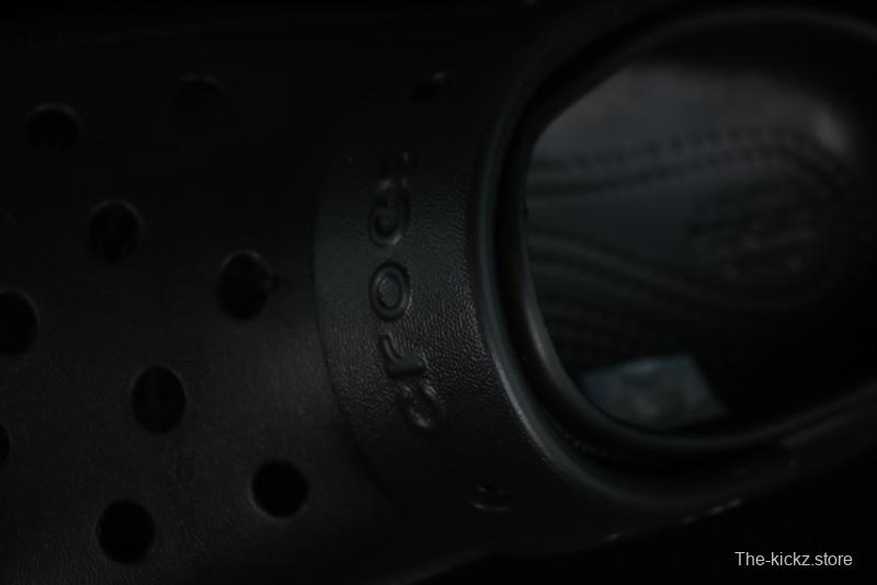 Crocs Classic Clog Retro Beach Sandals with Adjustable Heel Strap and Thick Sole - B.D4