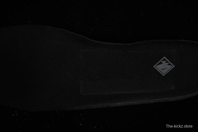 Nike Air Humara Retro Trail Running Shoes with 1990s Outdoor Style - 924464-001