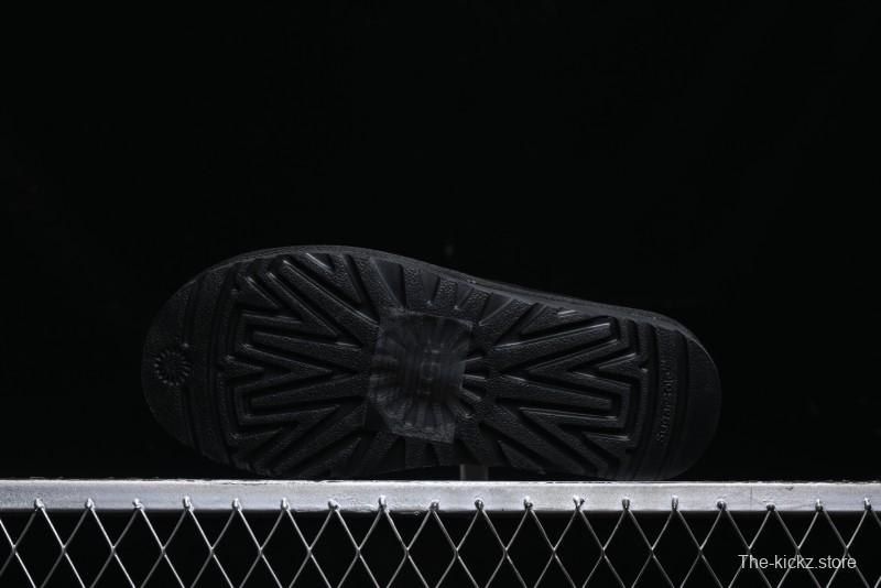 UGG Classic Mini II Snow Boots with TREADLITE Outsole - 5955