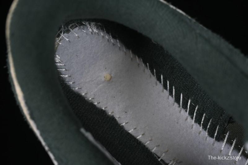 Nike Classic Cortez Leather Retro Running Shoes - FJ2530-301