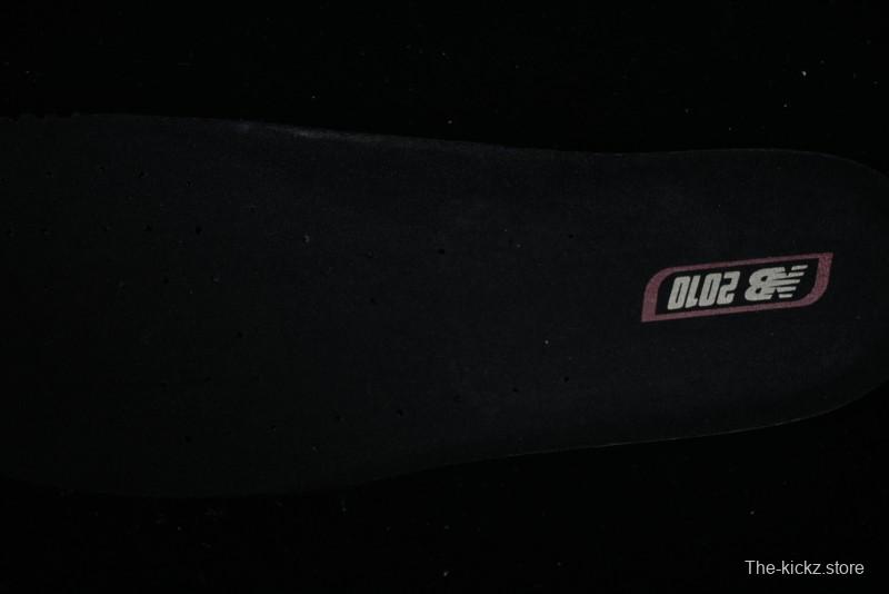 New Balance 2010 Series Retro Casual Running Shoes with Soft Suede and Nylon Mesh - M2010RN