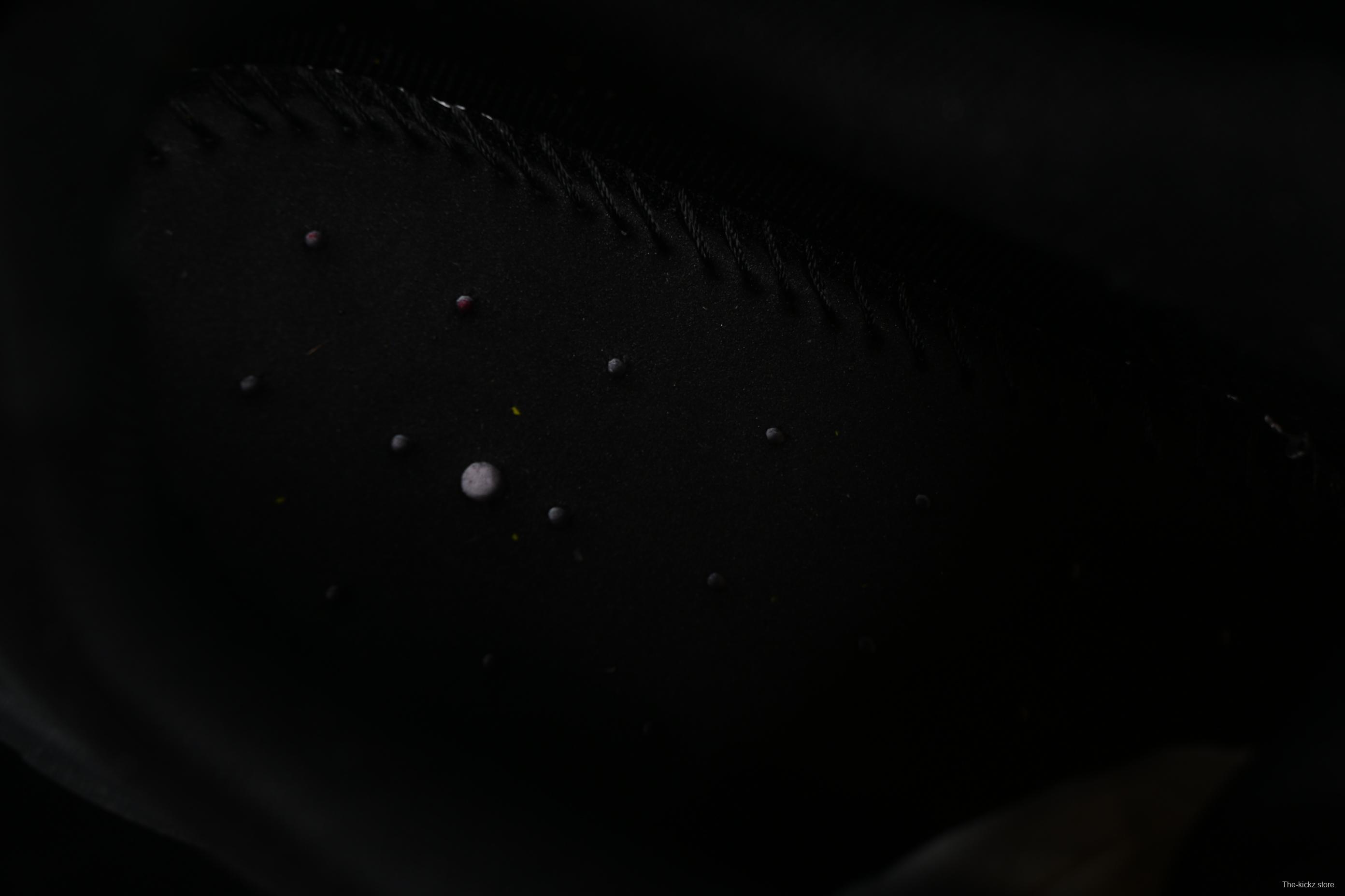 KEEN Men's Jasper II Waterproof Sneaker - All-Black Minimalist Design