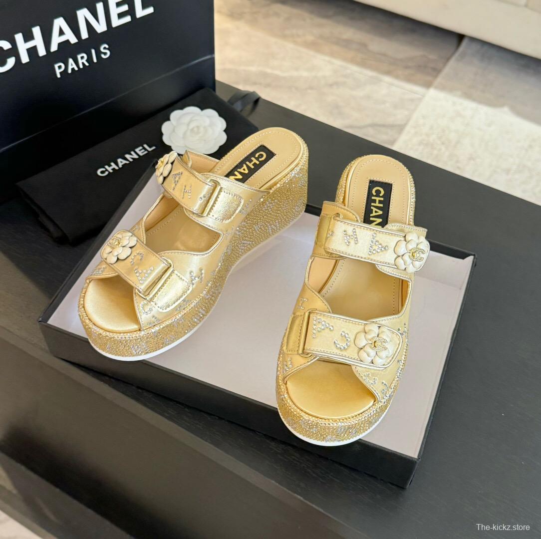 2025 Women Chanel Gold Leather Slippers LY00330