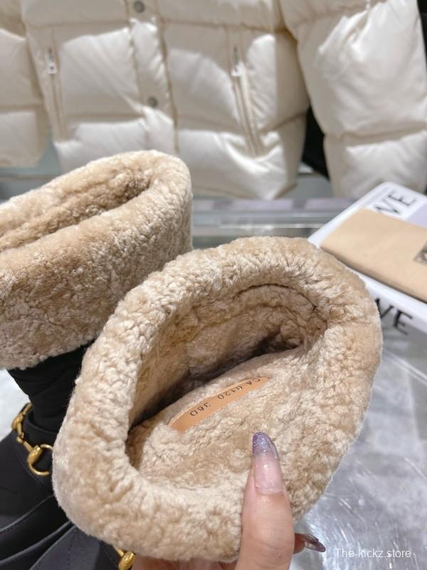 2024 Women Gucci black leather quilted snow boots gold metal MJ00420