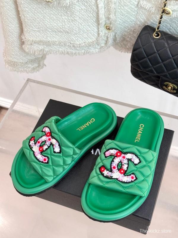 2025 Women Chanel Green Quilted Leather Slippers Embroidered LY00360