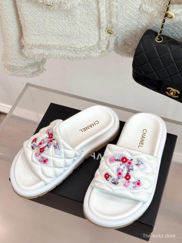 2025 Slippers Chanel White Leather Women Slippers KFY00260