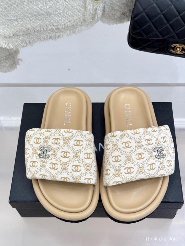 2025 Slippers Chanel Beige White Canvas Slippers