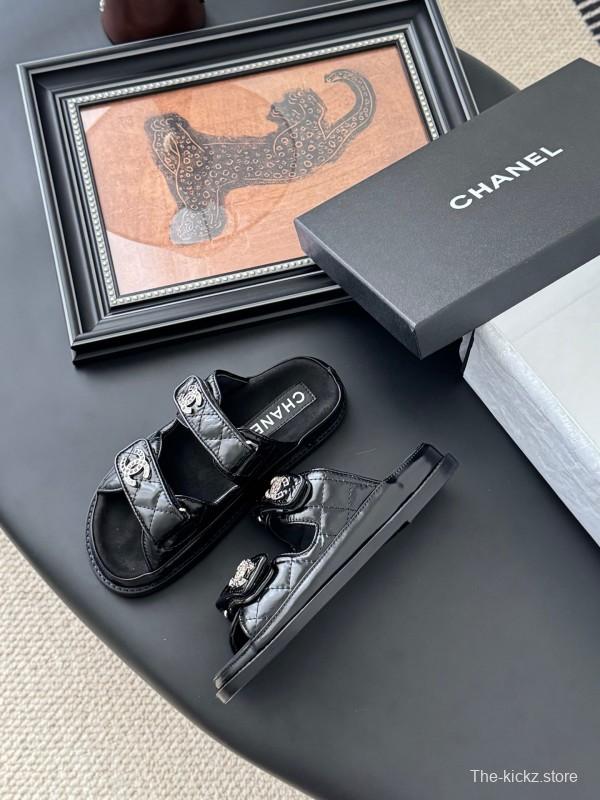 2025 Women Chanel Black Patent Leather Slippers LY00310