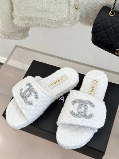 2025 Slippers Chanel White Terry Cloth Crystal CC Logo KFY00220