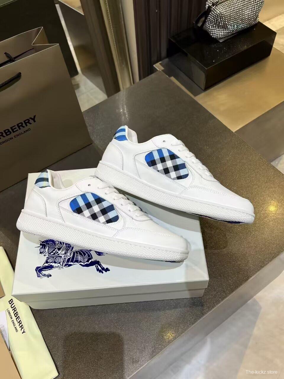 Burberry 2025/SS Italian-Made Sneakers with Equestrian Knight Design Label - KFY00300