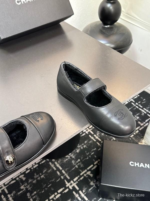 Chanel 2025 SS French Mary Jane Flat Shoes with Fur Trim - KFY00300