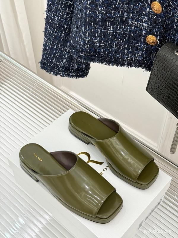 The Row 2025/SS Platform Slides - KFY00280